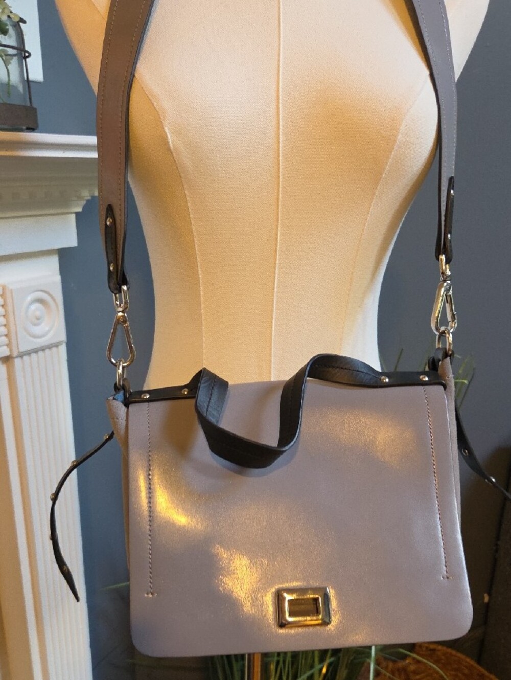 NICOLI Gray Leather Shoulder Bag with Black Strap - Picture 7 of 16